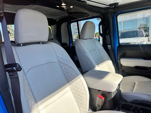 Used 2023 Jeep Gladiator Overland AWD/4WD image 9