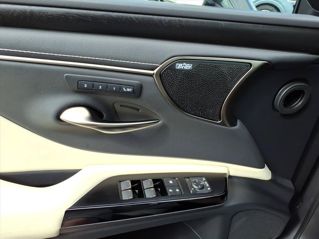 Used 2022 Lexus ES 350 Ultra Luxury w/ Accessory Package 2 FWD image 15