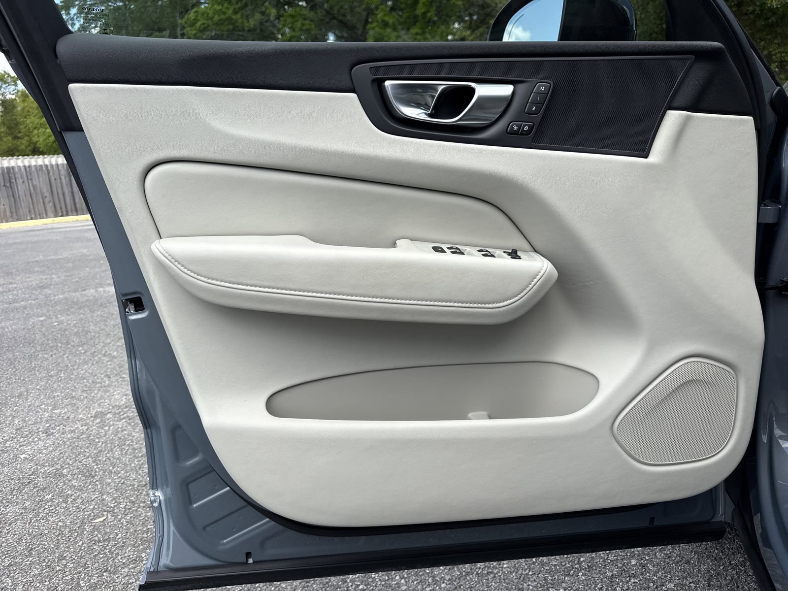 Used 2024 Volvo XC60 B5 Core image 14