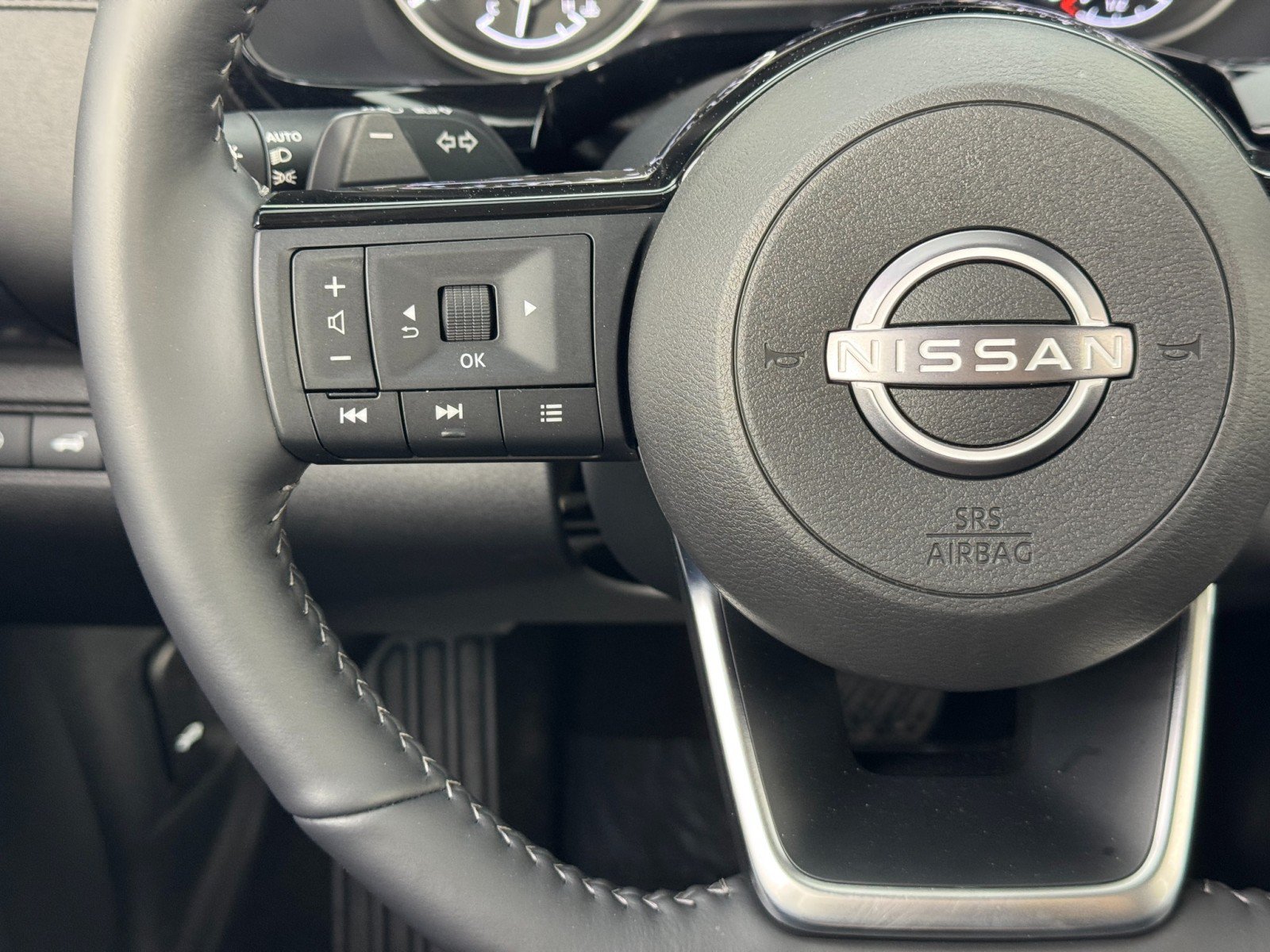 Used 2025 Nissan Pathfinder SL AWD/4WD image 18