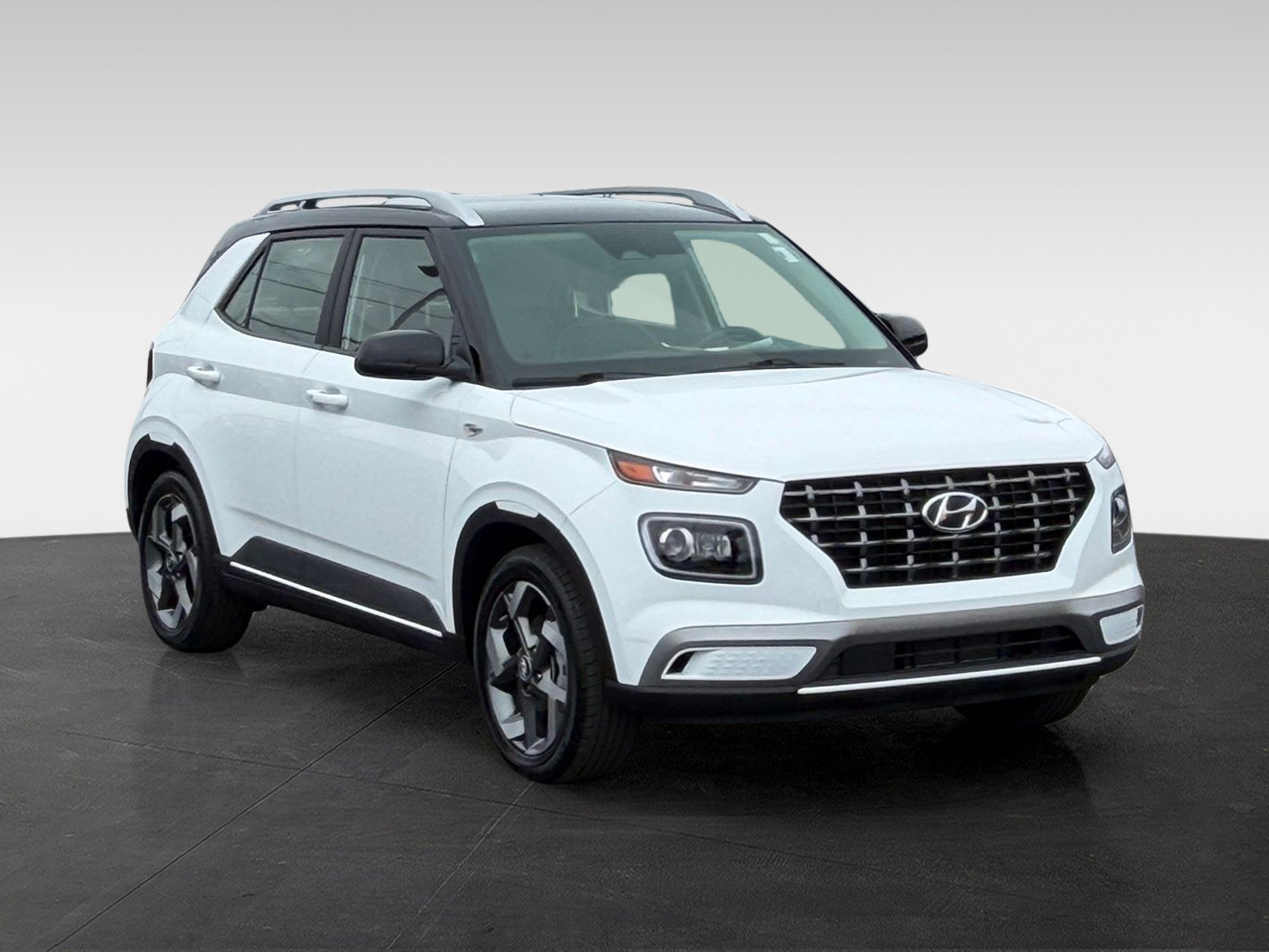 Used 2025 Hyundai Venue Limited FWD image 3
