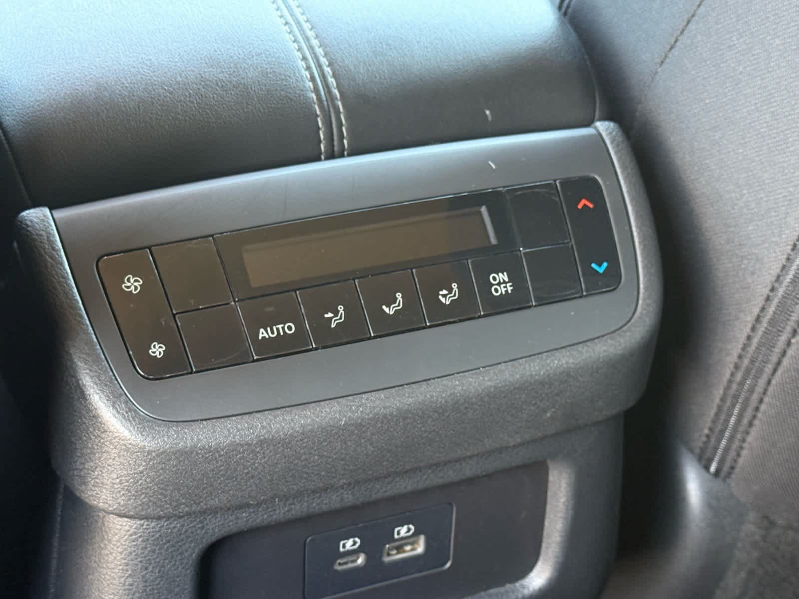 Used 2024 Nissan Pathfinder SV AWD/4WD image 28