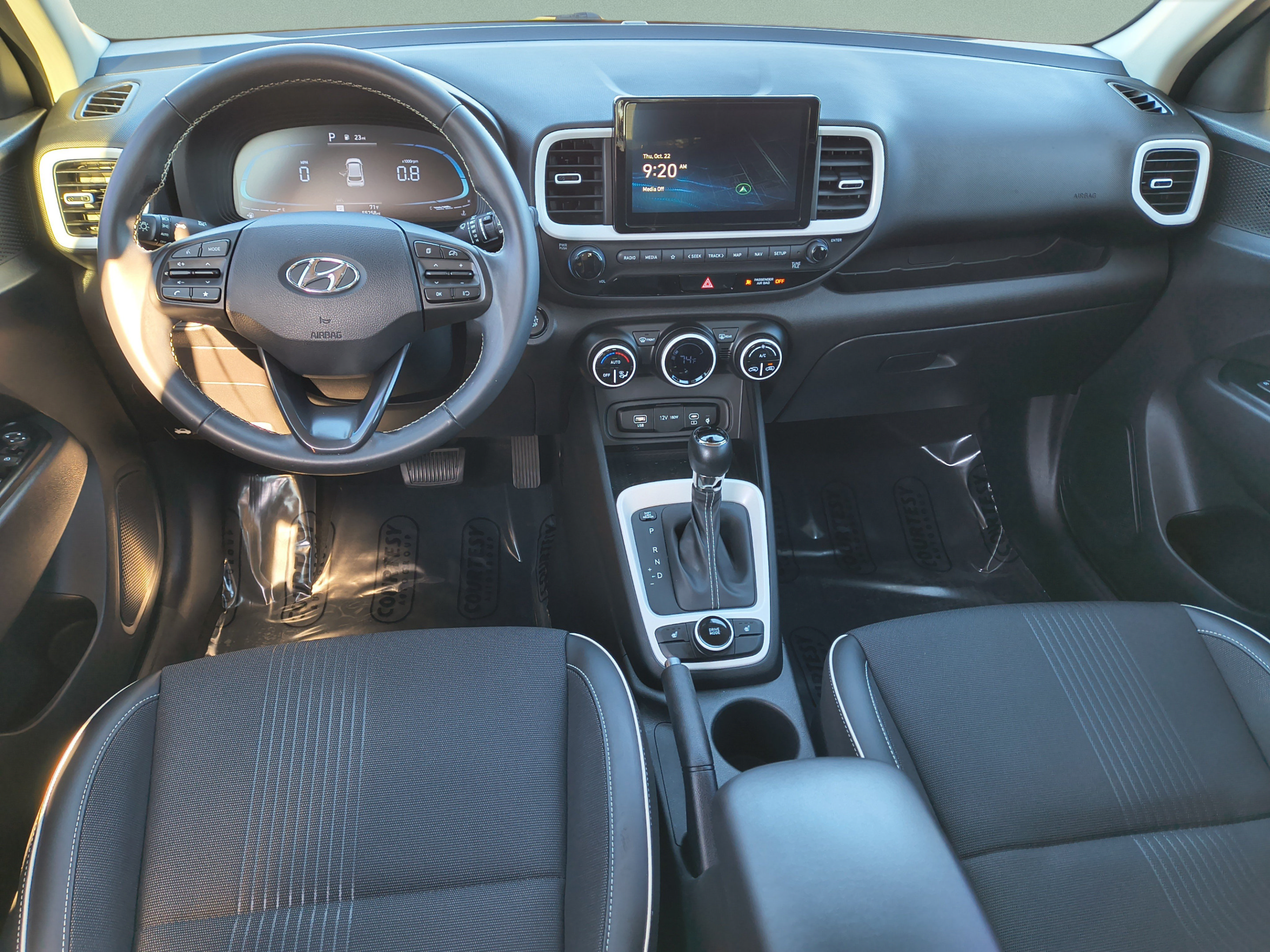 Certified 2023 Hyundai Venue Limited FWD image 10