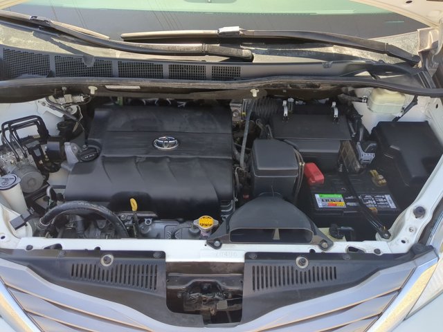 Used 2015 Toyota Sienna XLE w/ XLE Navigation Package FWD image 21