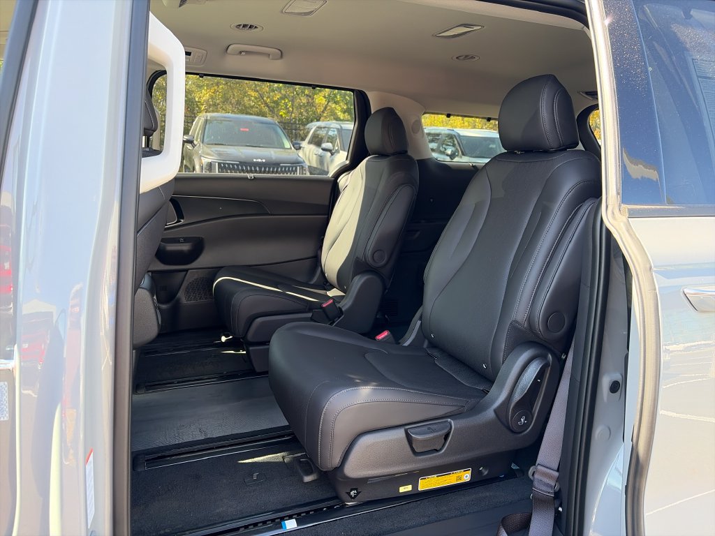 New 2027 Kia Carnival EX FWD image 24