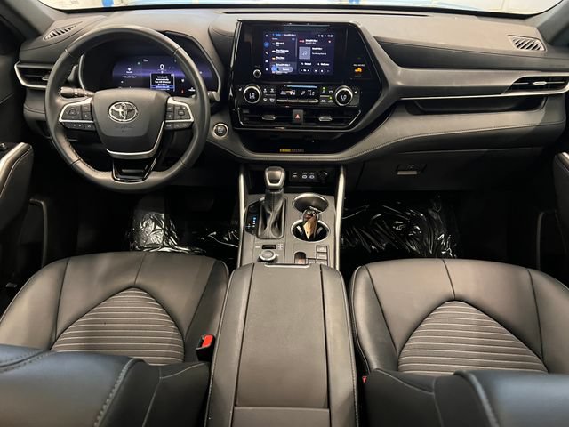 Used 2025 Toyota Highlander XSE AWD/4WD image 20