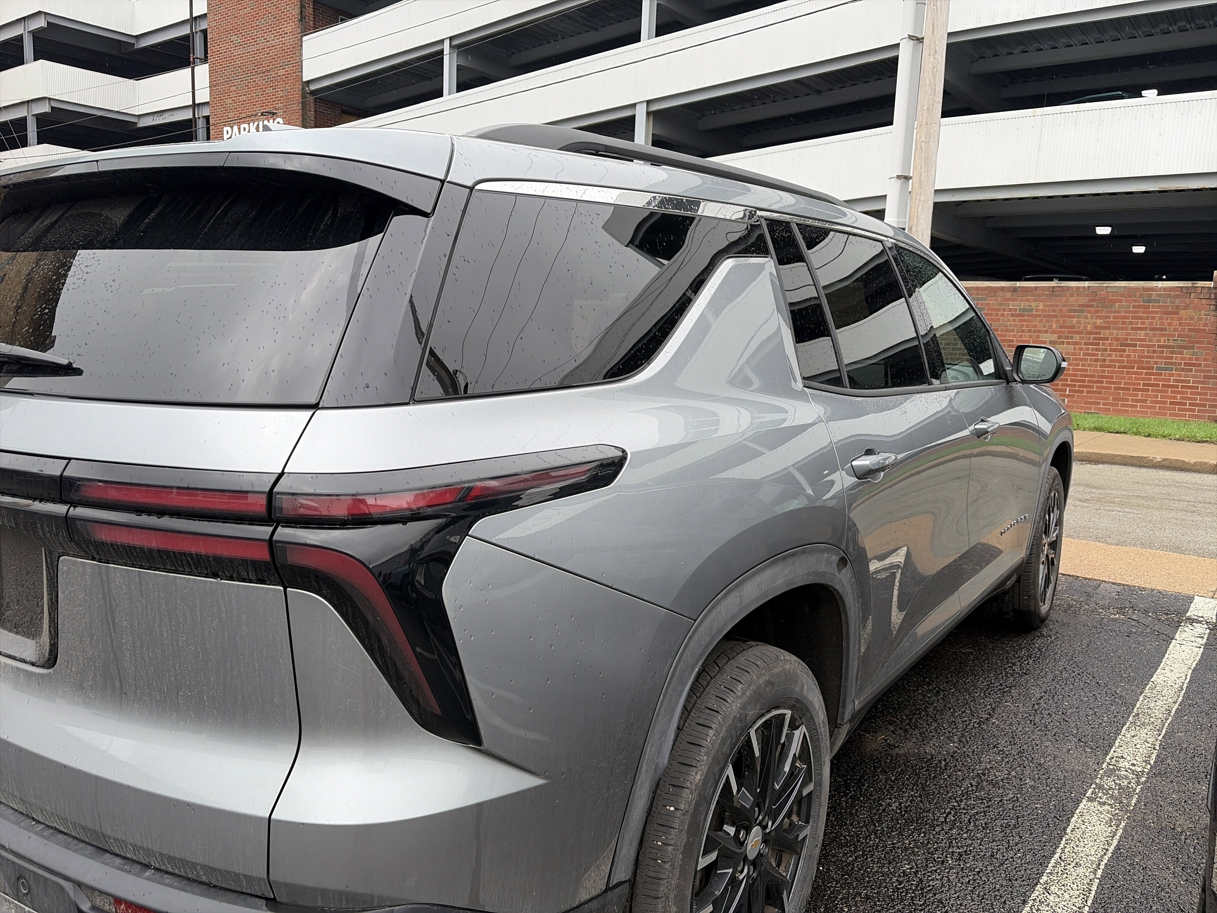 Certified 2025 Chevrolet Traverse LT w/ Sun and Wheel Package image 5