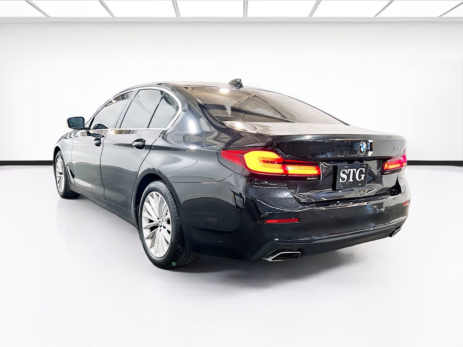 Used 2022 BMW 530i w/ Premium Package image 6