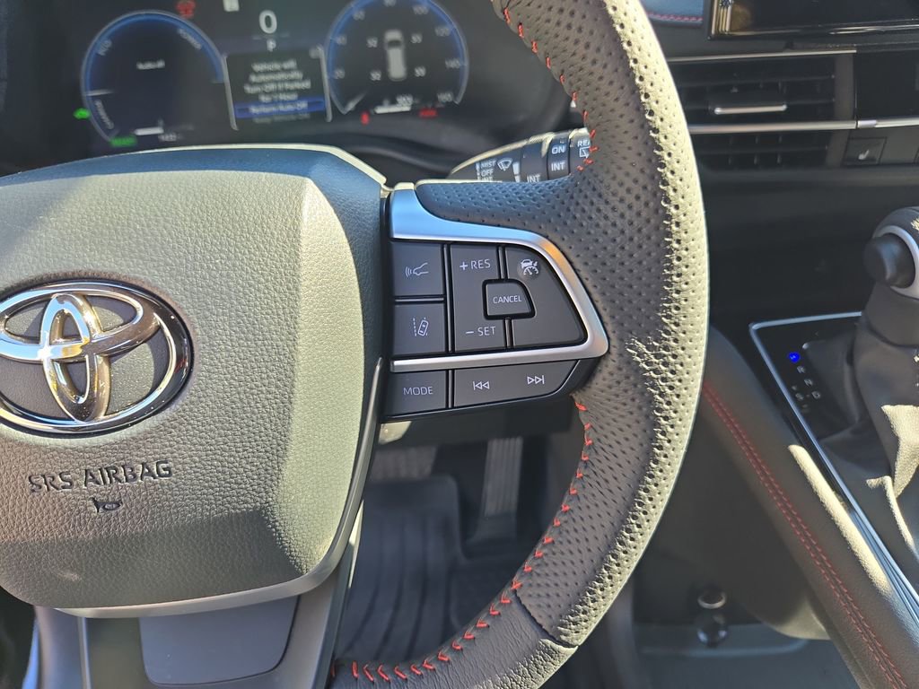 Used 2025 Toyota Sienna XSE image 28