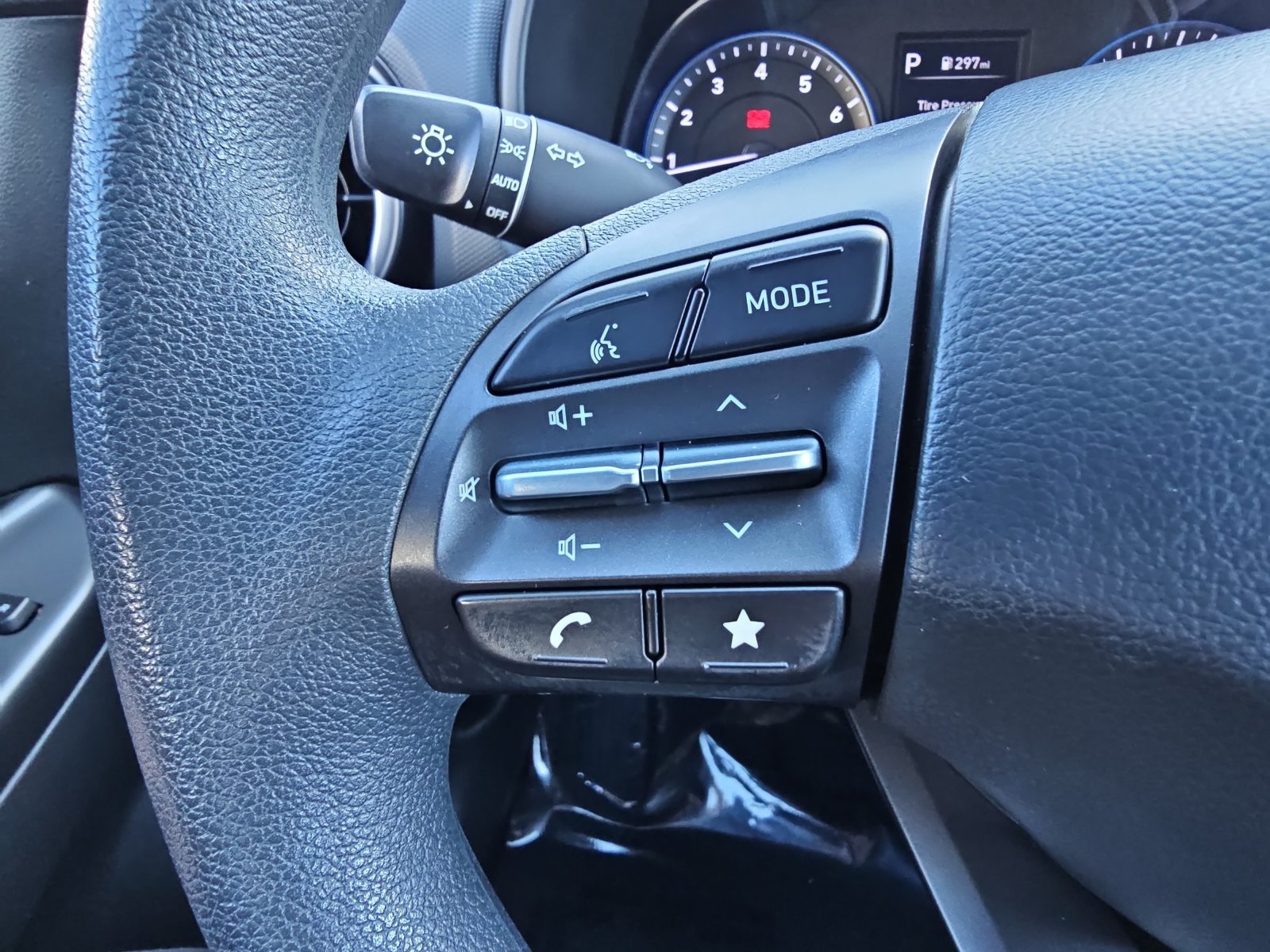 Used 2023 Hyundai Kona SE AWD/4WD image 16