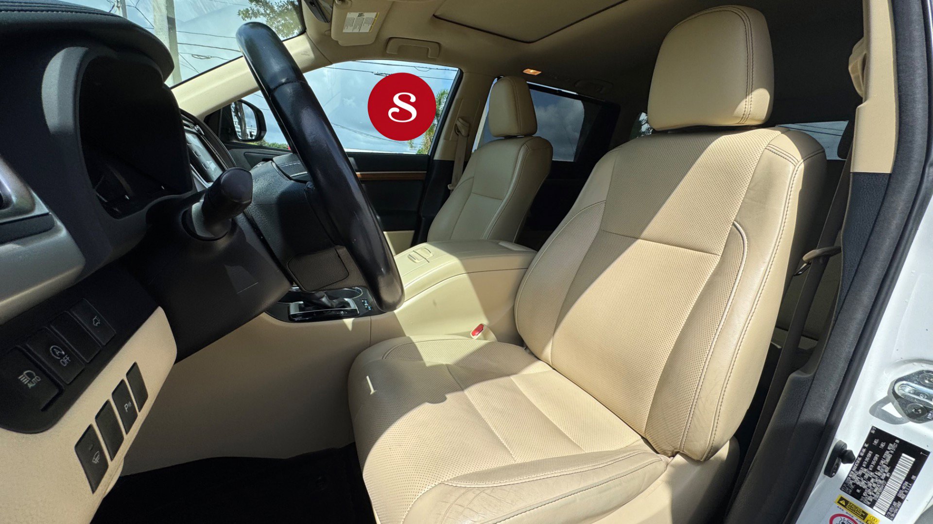 Used 2017 Toyota Highlander Limited AWD/4WD image 19
