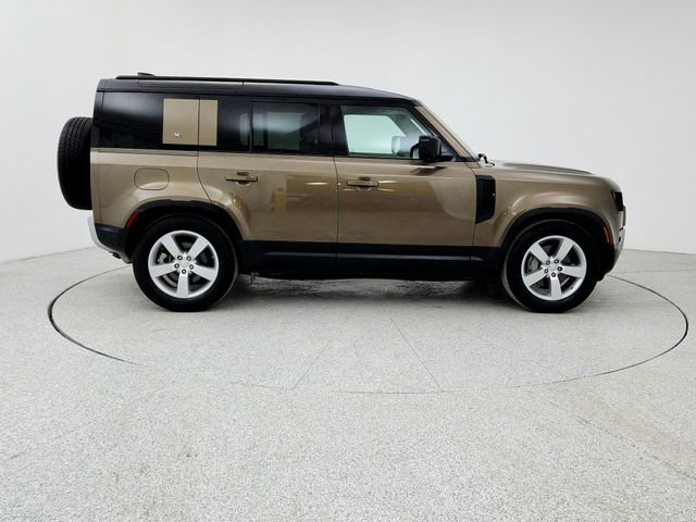 Used 2020 Land Rover Defender 110 First Edition image 4