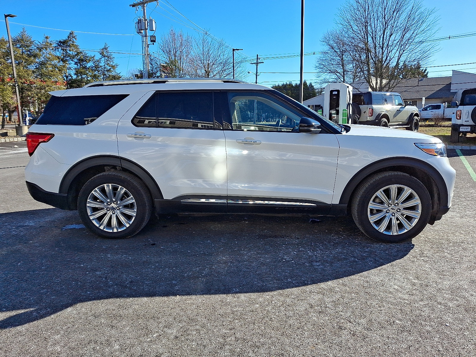Certified 2023 Ford Explorer Limited w/ Limited Technology Package image 4