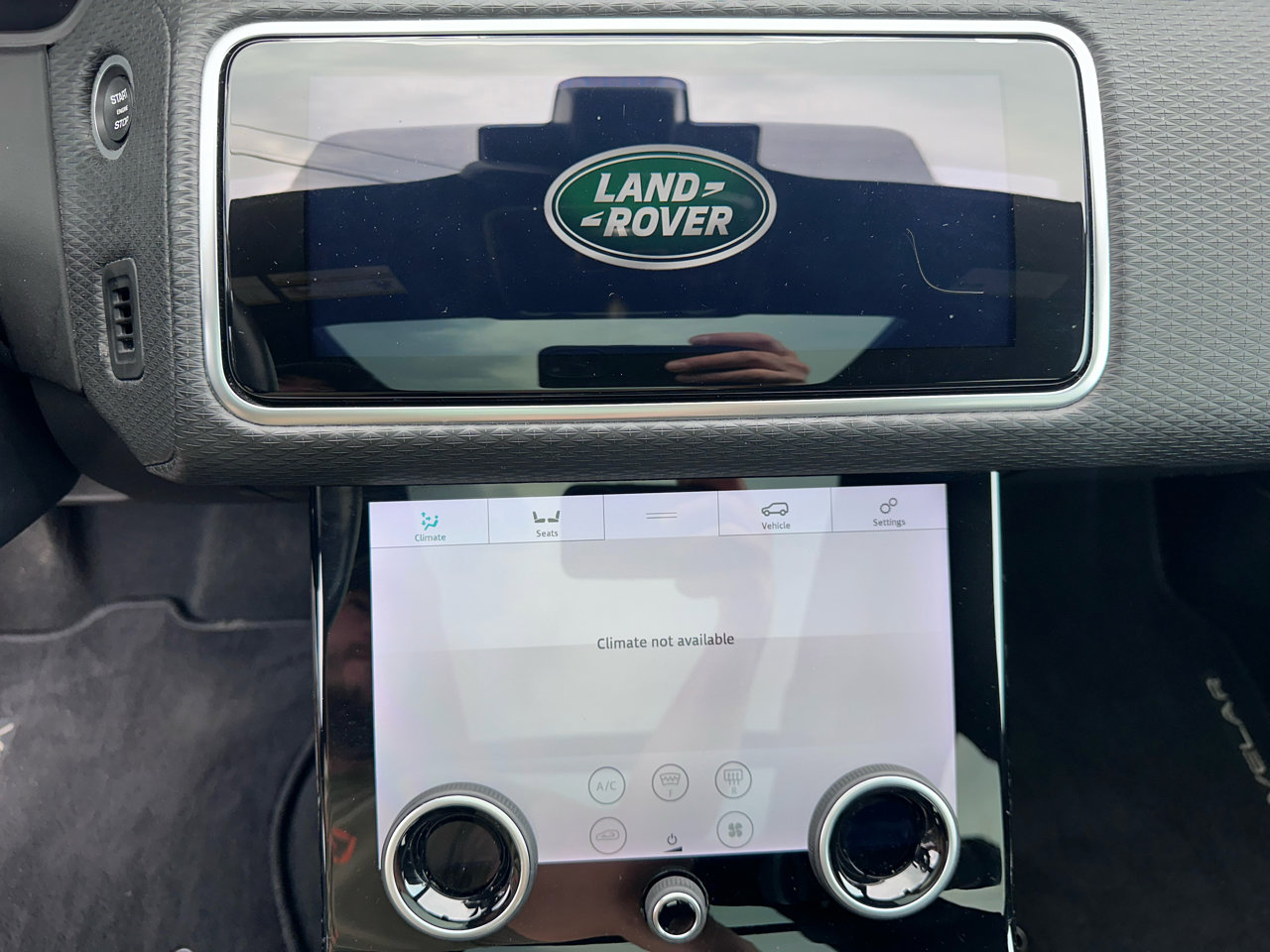 Used 2018 Land Rover Range Rover Velar R-Dynamic SE image 25