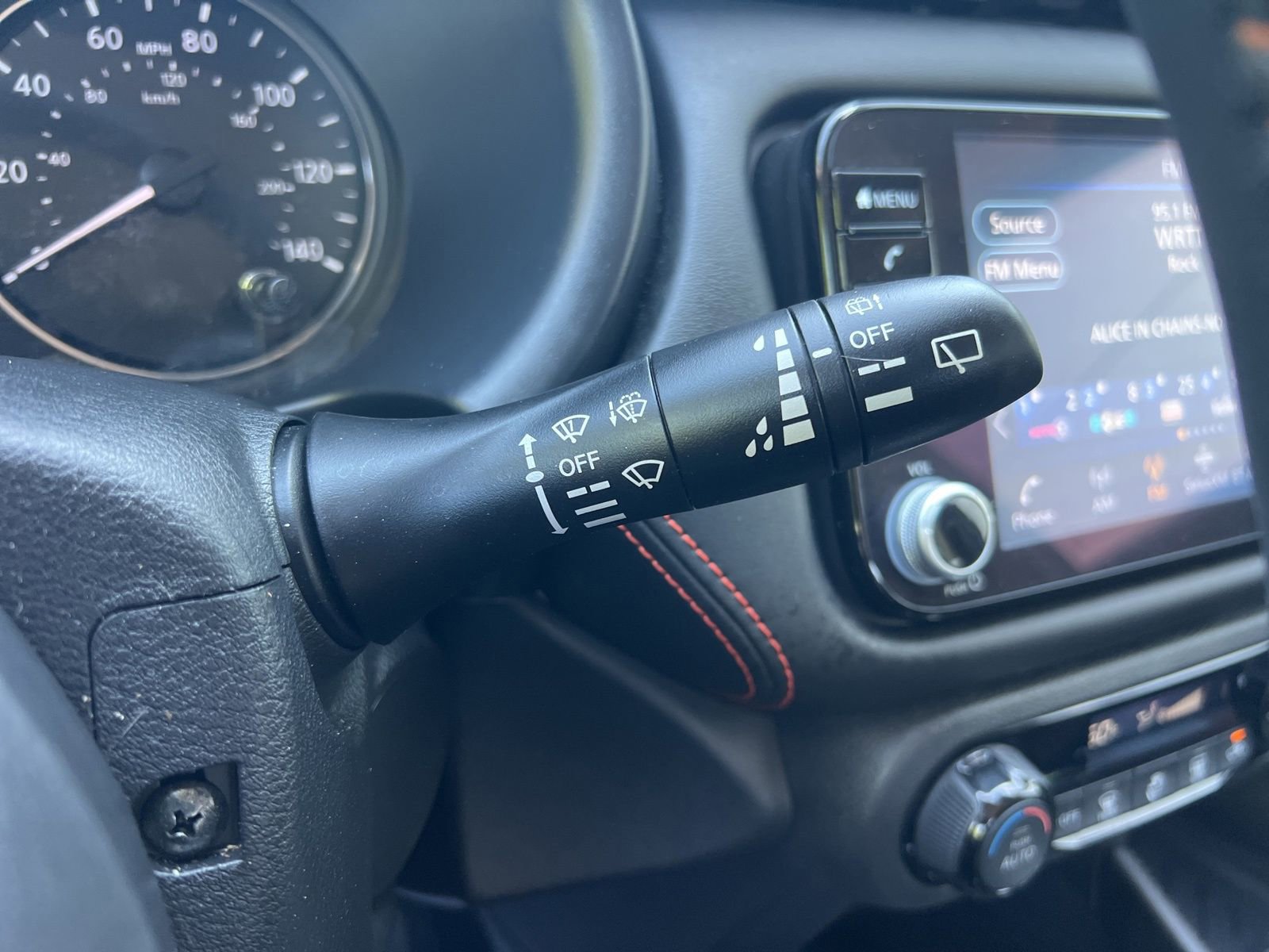 Used 2023 Nissan Kicks SR w/ Exterior Package image 24