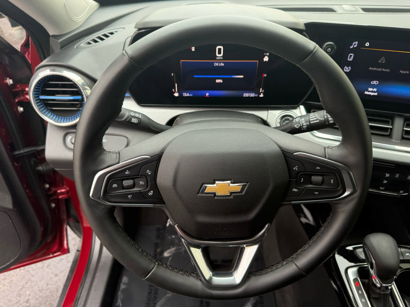 Used 2025 Chevrolet Trax LT w/ LT Convenience Package image 2