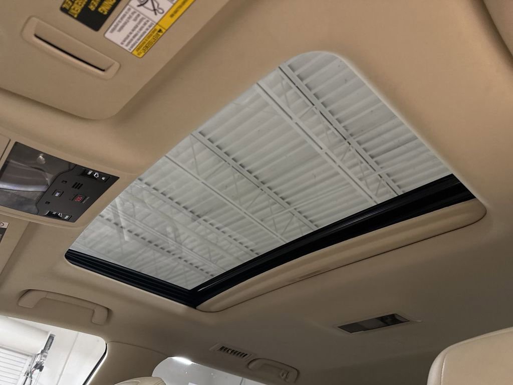 Used 2017 Lexus LX 570 4WD w/ Luxury Package image 4