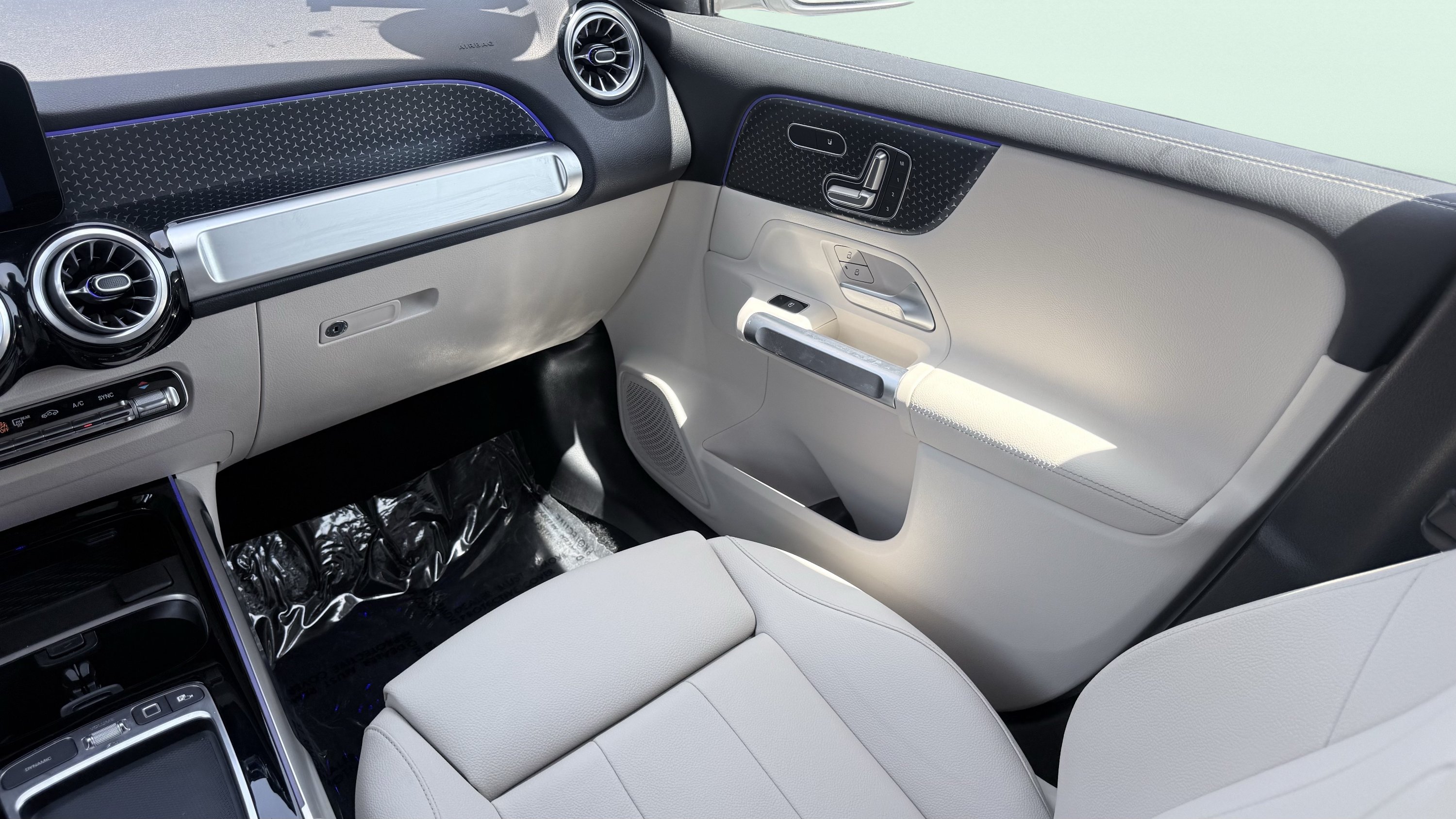 Used 2025 Mercedes-Benz GLB 250 image 53