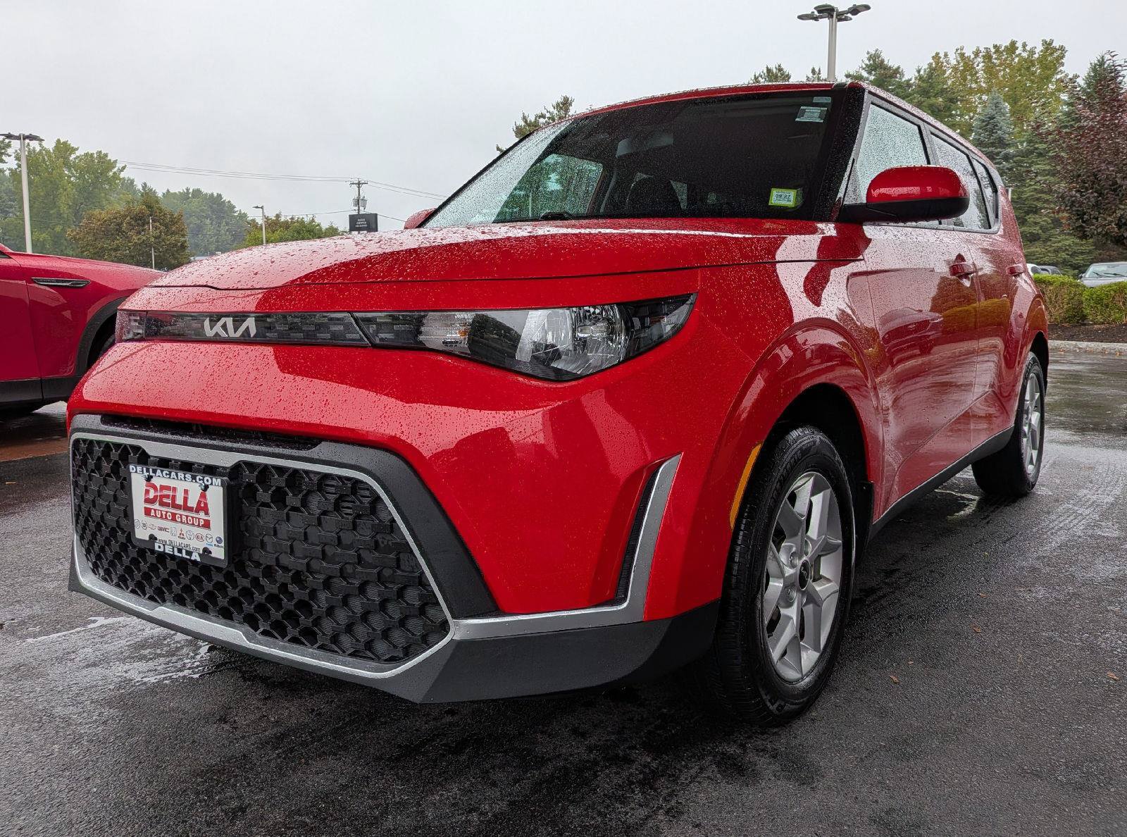 Used 2023 Kia Soul LX w/ LX Technology Package FWD image 3