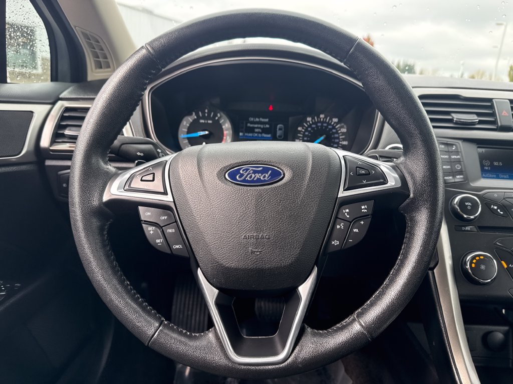 Used 2017 Ford Fusion SE AWD/4WD image 19