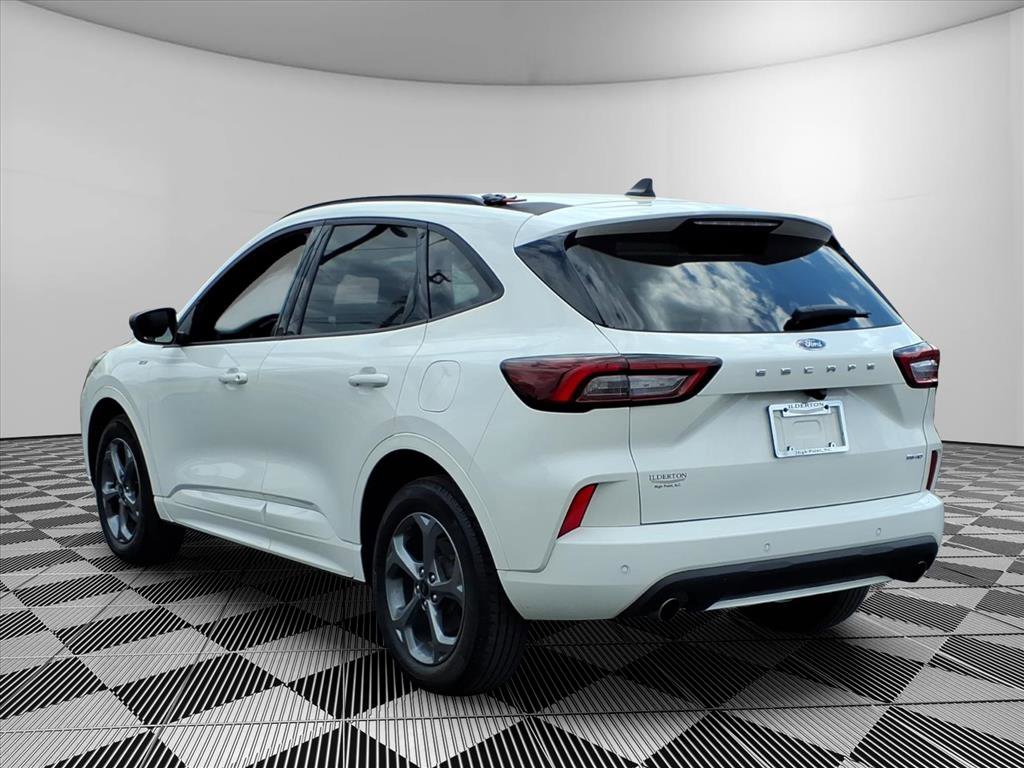 Used 2023 Ford Escape ST-Line w/ Tech Pack #1 AWD/4WD image 8
