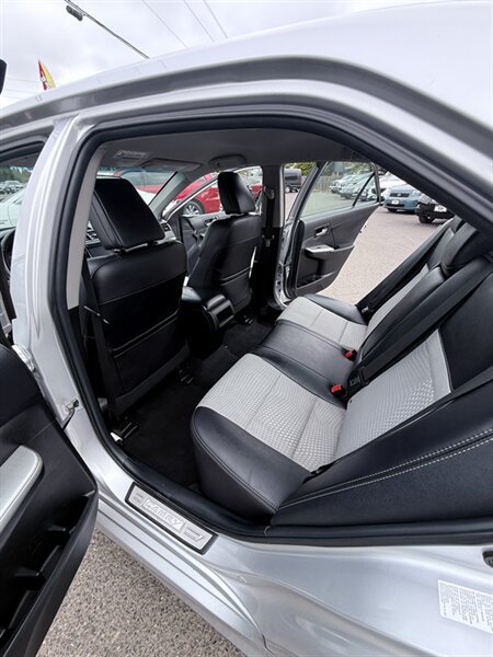 Used 2014 Toyota Camry SE FWD image 27
