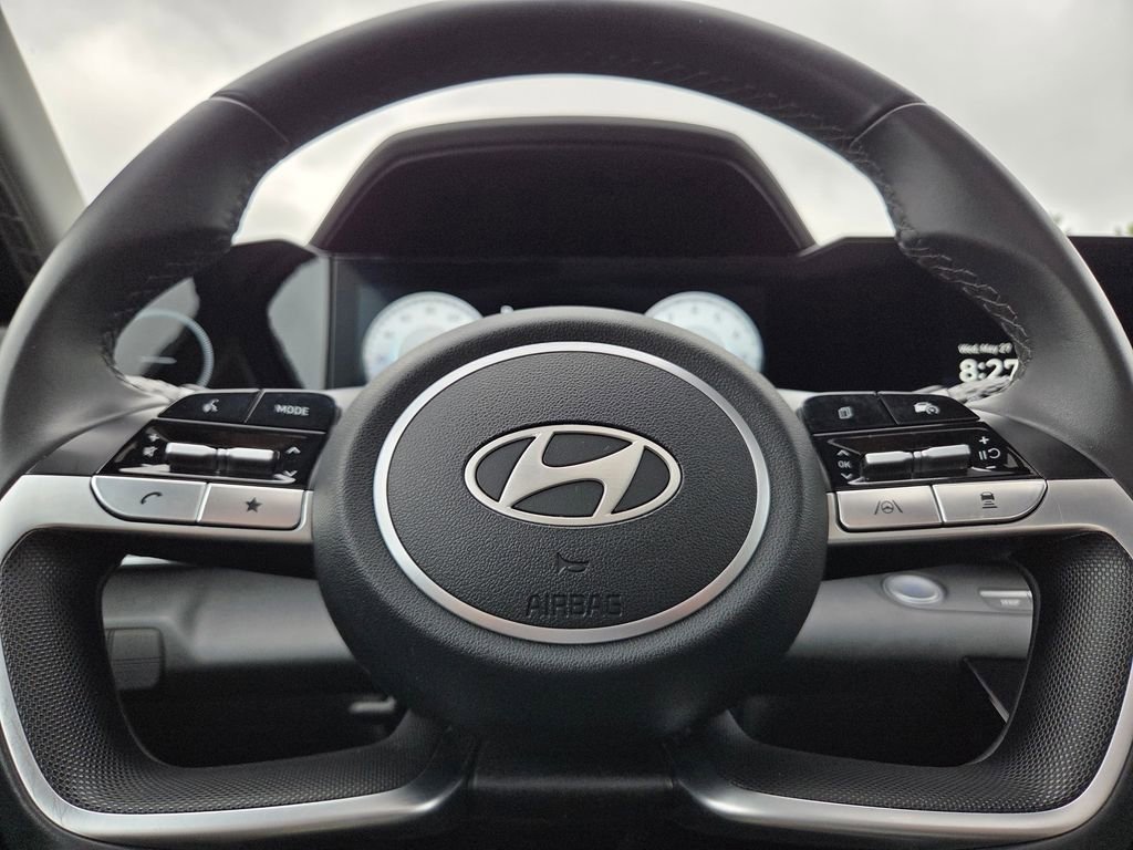 Used 2025 Hyundai Elantra SEL FWD image 31