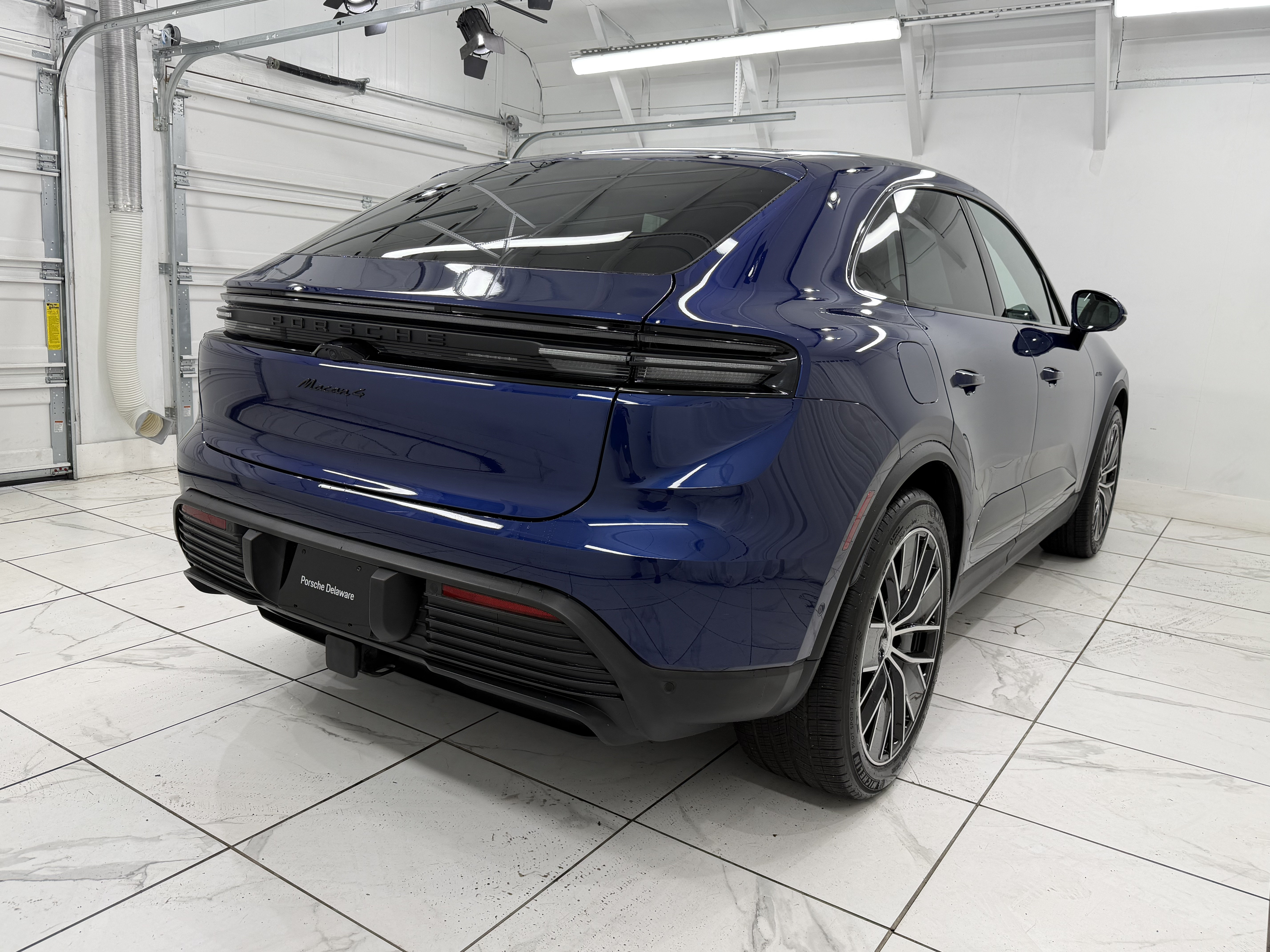 Certified 2025 Porsche Macan 4 Electric AWD/4WD image 12