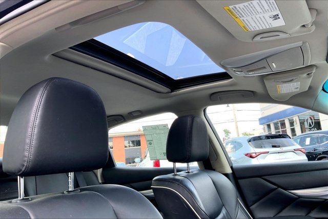 Used 2018 INFINITI Q70 Luxe AWD/4WD image 22