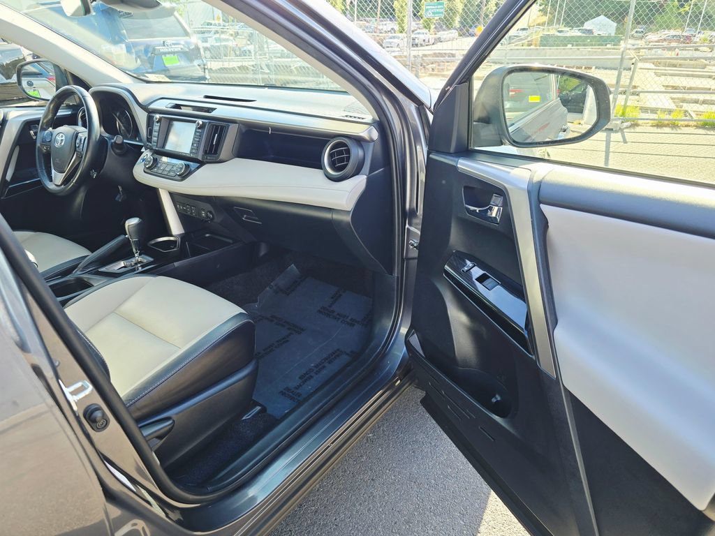 Used 2018 Toyota RAV4 Limited w/ Carpet Mat Package AWD/4WD image 10