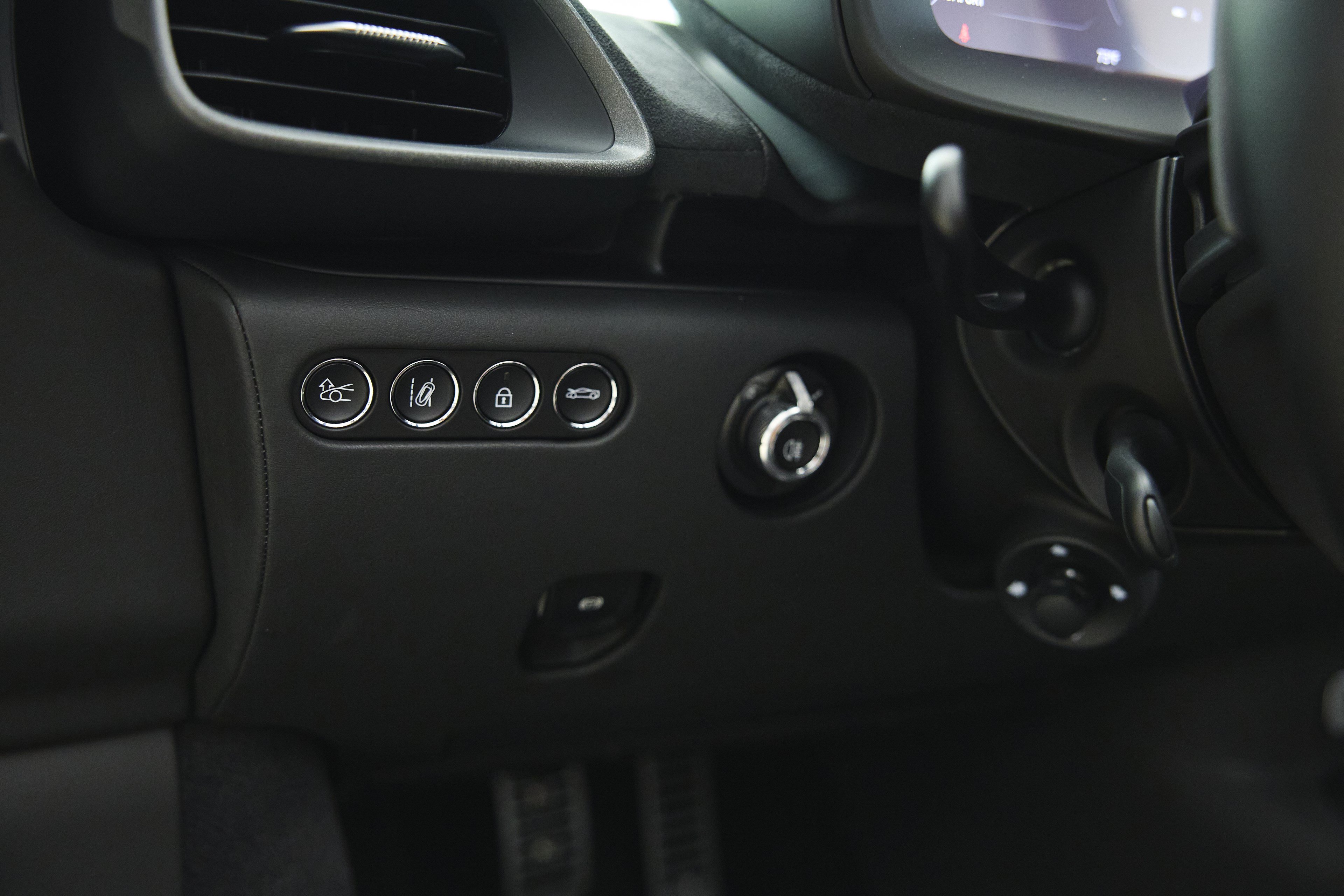 Used 2025 McLaren Artura Spider RWD image 49