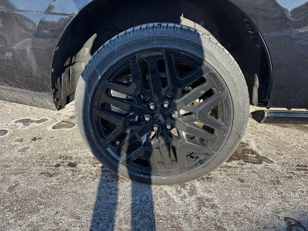 New 2026 Ford Expedition Platinum w/ Stealth Performance Package image 3