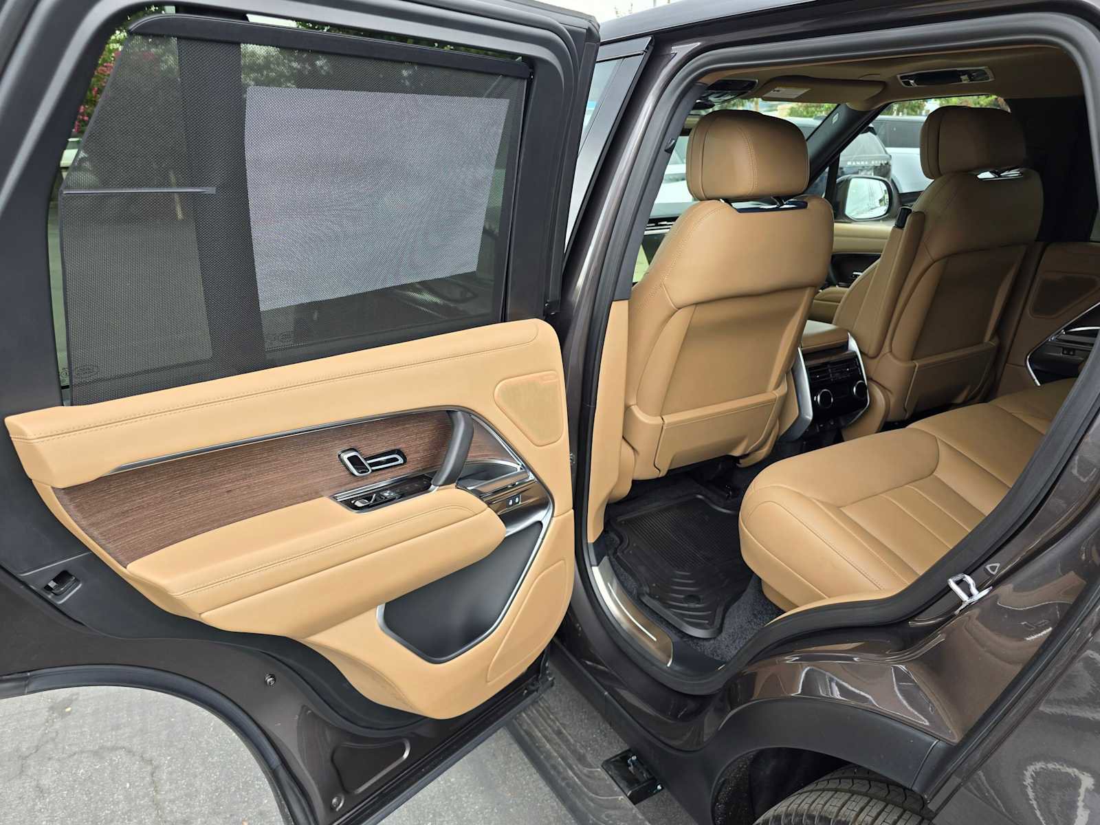 New 2025 Land Rover Range Rover SE image 17