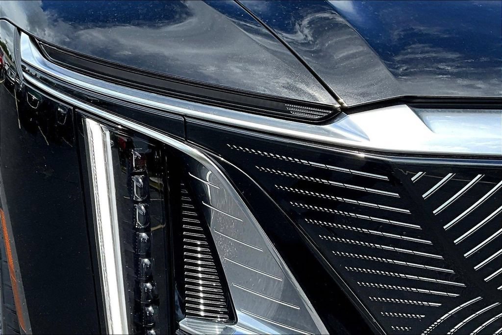 Certified 2024 Cadillac Lyriq Luxury AWD/4WD image 32