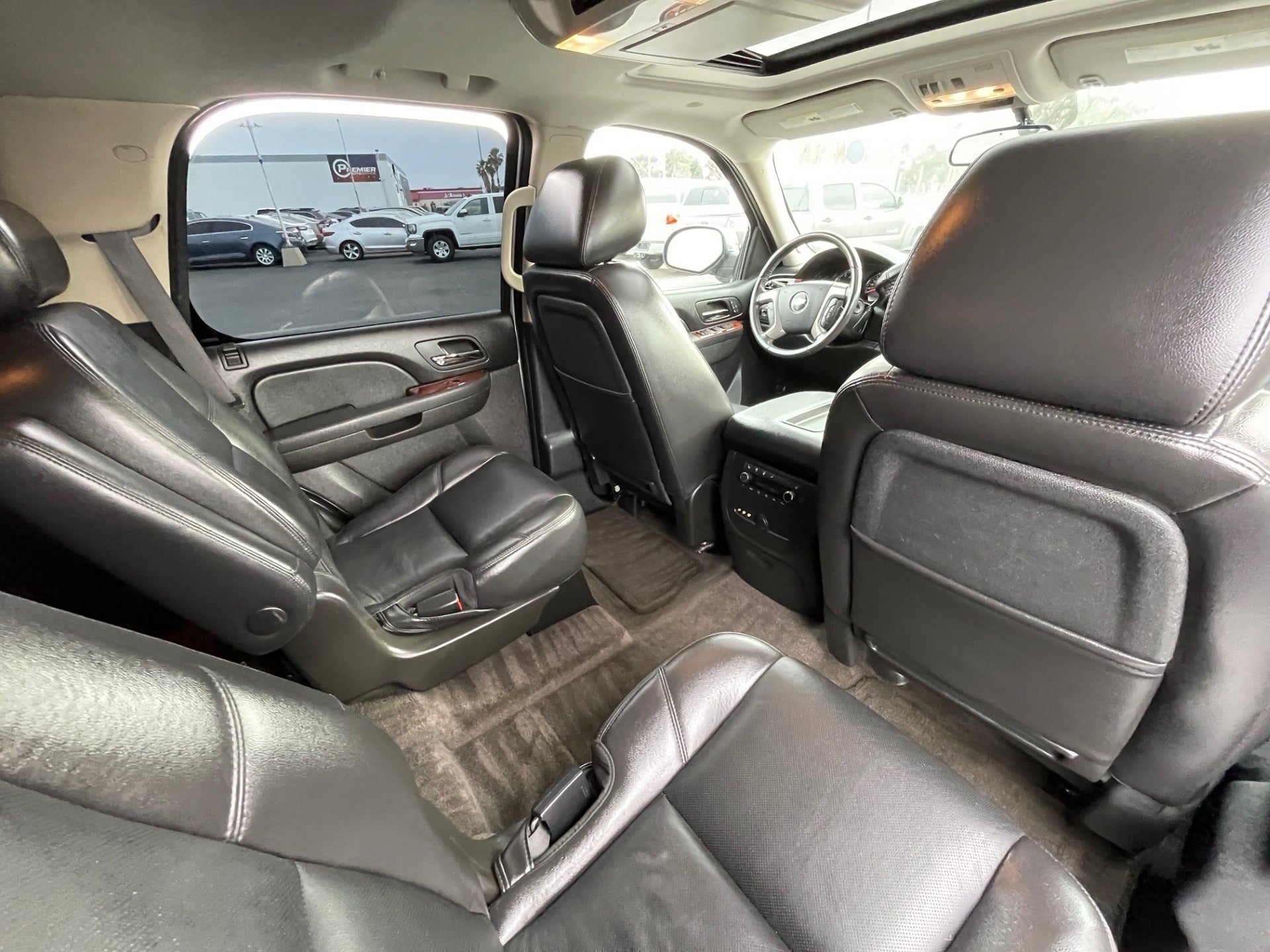 Used 2010 Chevrolet Tahoe LTZ RWD image 30