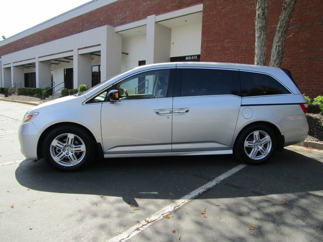Used 2011 Honda Odyssey Touring image 2