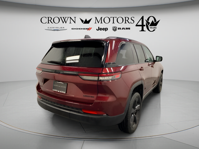 Used 2024 Jeep Grand Cherokee Limited w/ Black Appearance Package AWD/4WD image 6