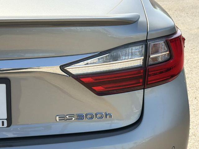 Used 2018 Lexus ES 300h w/ Luxury Package FWD image 10