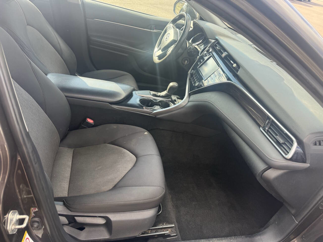 Used 2018 Toyota Camry LE image 20