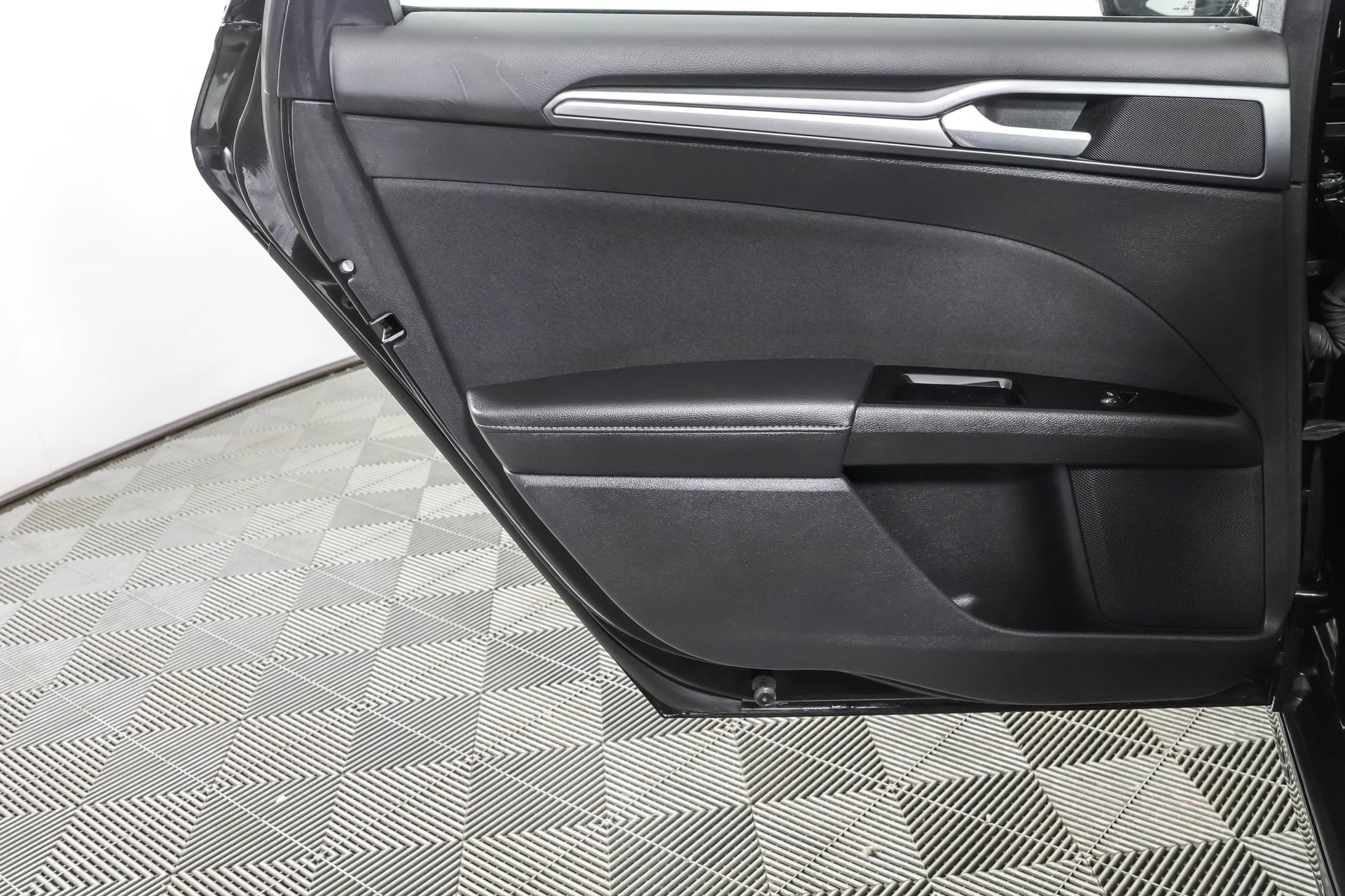 Used 2016 Ford Fusion SE image 36