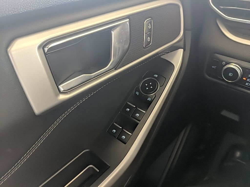 Used 2022 Ford Explorer XLT w/ Equipment Group 202A image 29