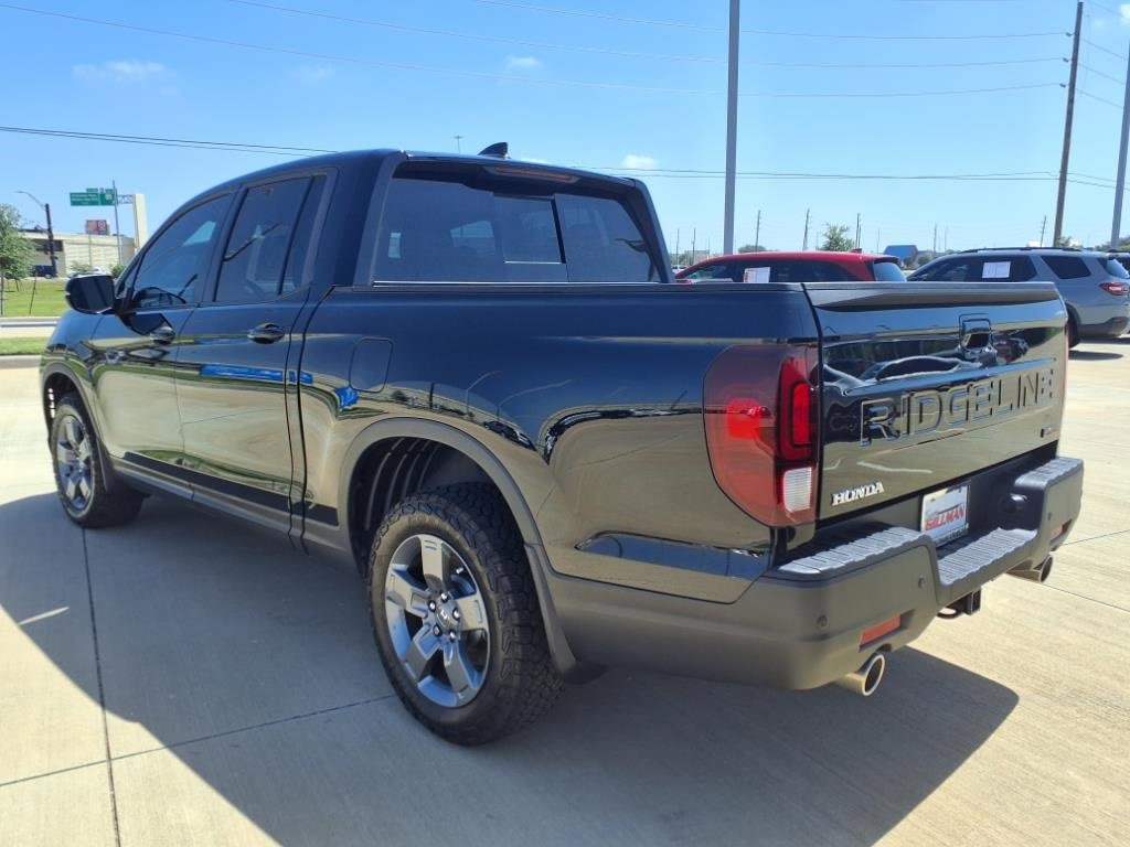 Used 2025 Honda Ridgeline TrailSport image 2