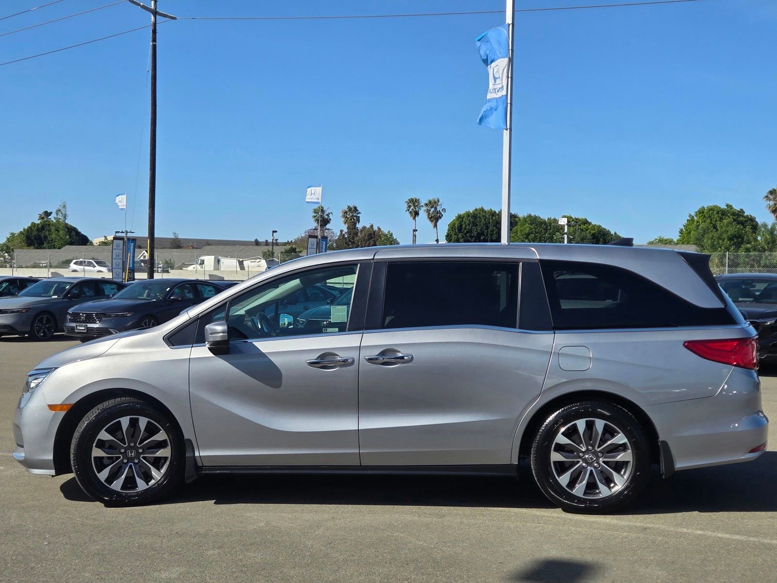 Used 2023 Honda Odyssey EX-L image 4