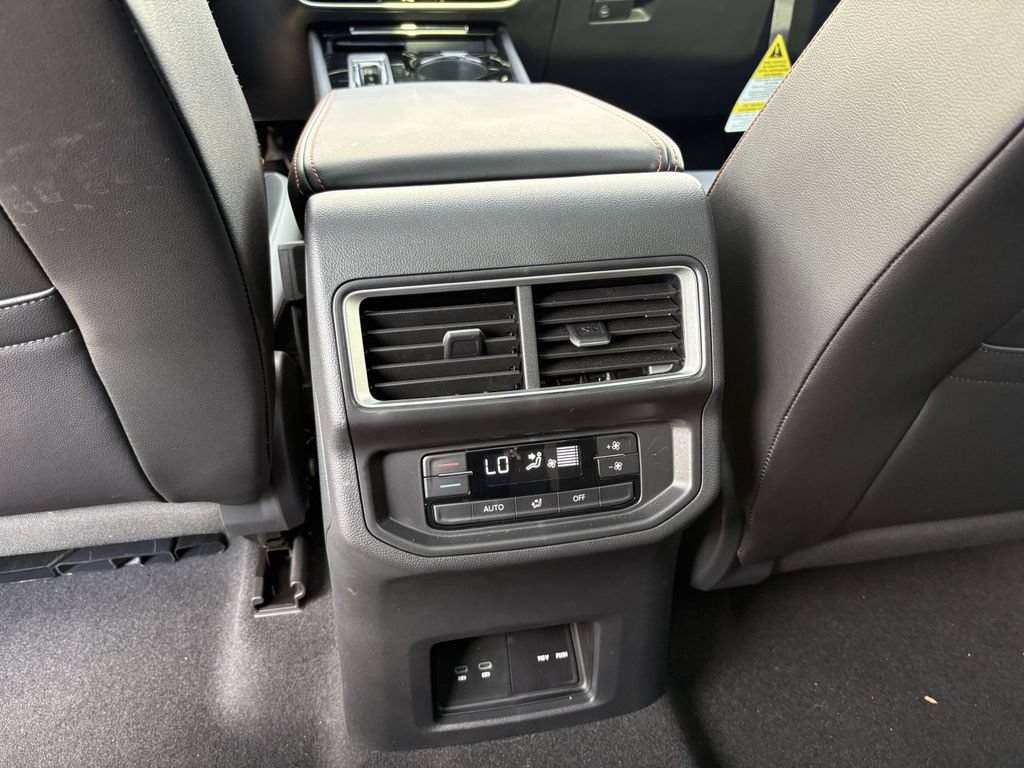 Used 2024 Volkswagen Atlas Peak Edition SEL AWD/4WD image 25