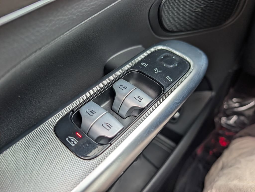 Used 2023 Mercedes-Benz GLC 300 4MATIC image 34