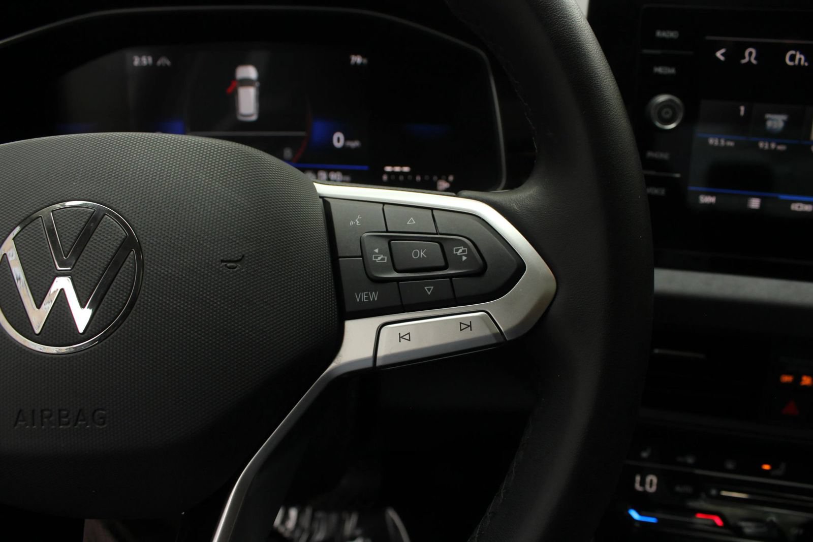 Used 2025 Volkswagen Jetta SE FWD image 29