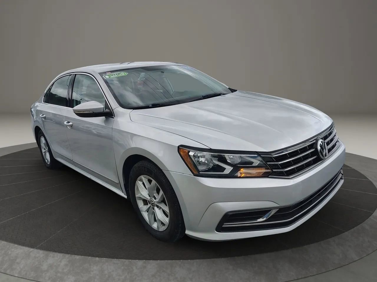 Used 2016 Volkswagen Passat 1.8T S image 1