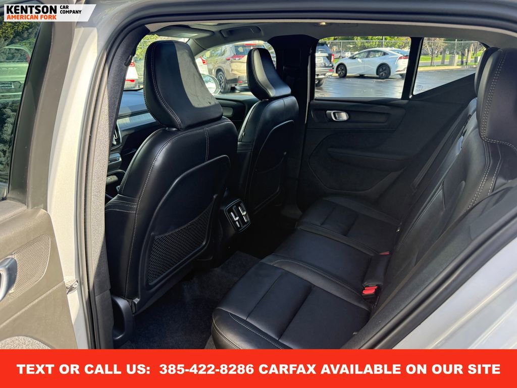Used 2025 Volvo XC40 B5 Plus image 31