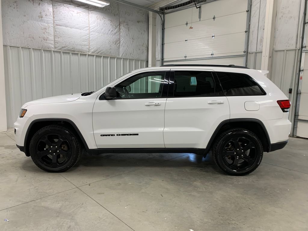 Used 2018 Jeep Grand Cherokee Laredo AWD/4WD image 3