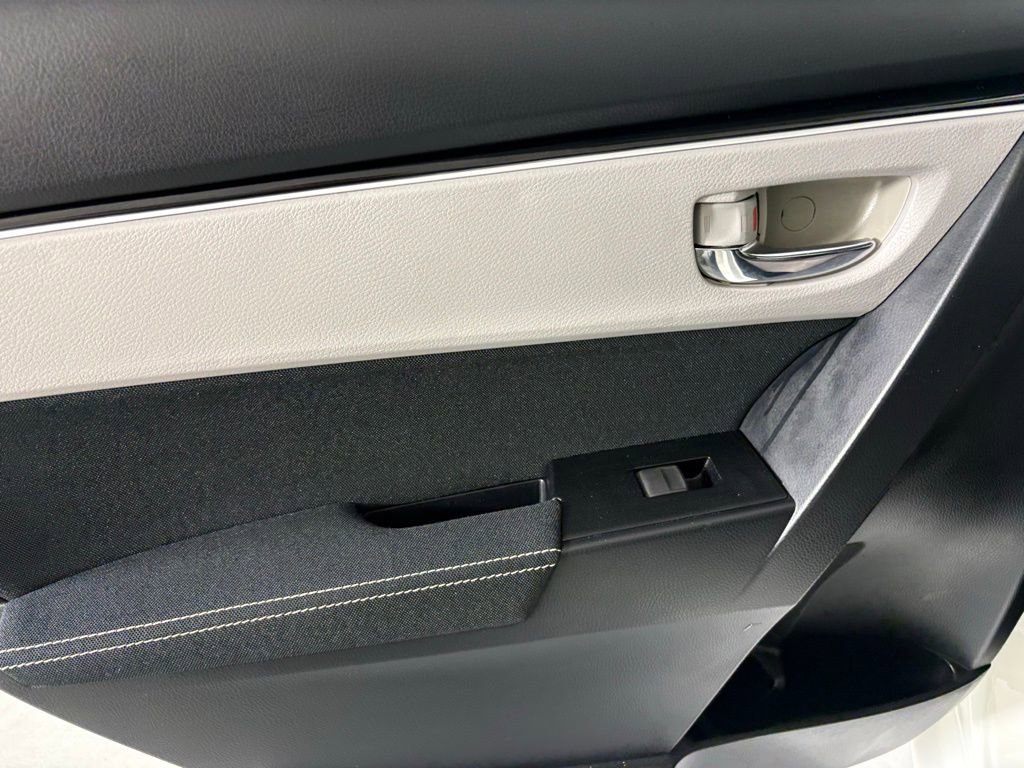 Used 2017 Toyota Corolla LE w/ Carpet Mat Package (TMS) image 31